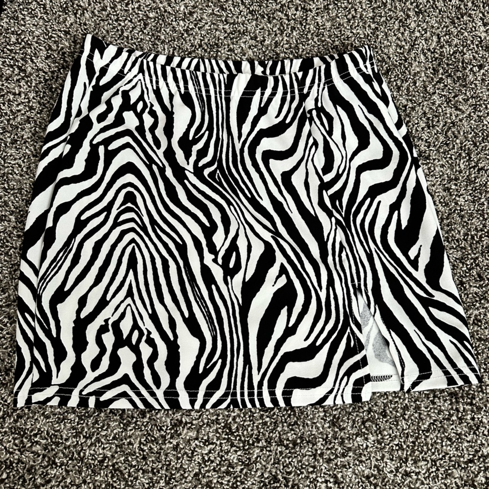 Zebra Print Mini skirt size M petite, worn once! Stretchy! great condition